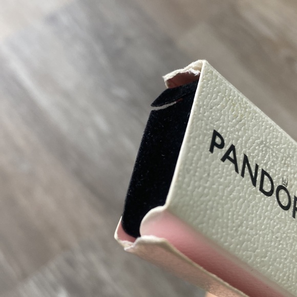 Pandora rose gold Reflexions bracelet set with 4 clasps and opener. - Picture 6 of 12